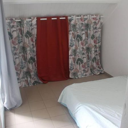 Ti Kaz' Paradis - accès privé à la plage du bourg Sainte-Anne  Exterior foto