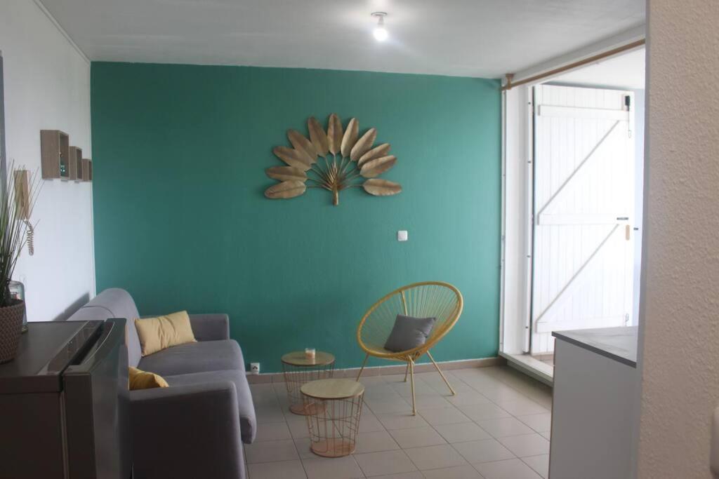 Ti Kaz' Paradis - accès privé à la plage du bourg Sainte-Anne  Exterior foto